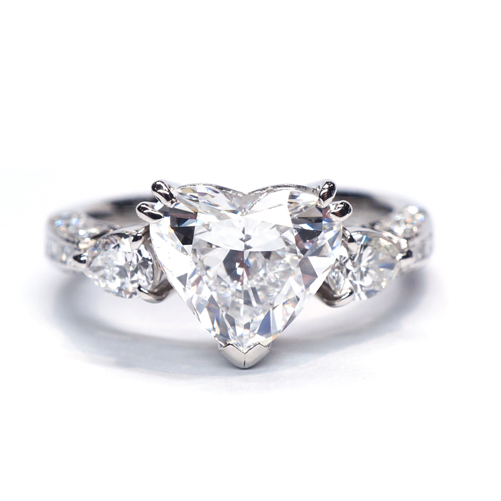 【栄】Pt900 ダイヤモンド 2.010ct 0.75ct ハートシェイプ D VS2 デザイン リング 指輪 プラチナ 高級 ジュエリー_画像1
