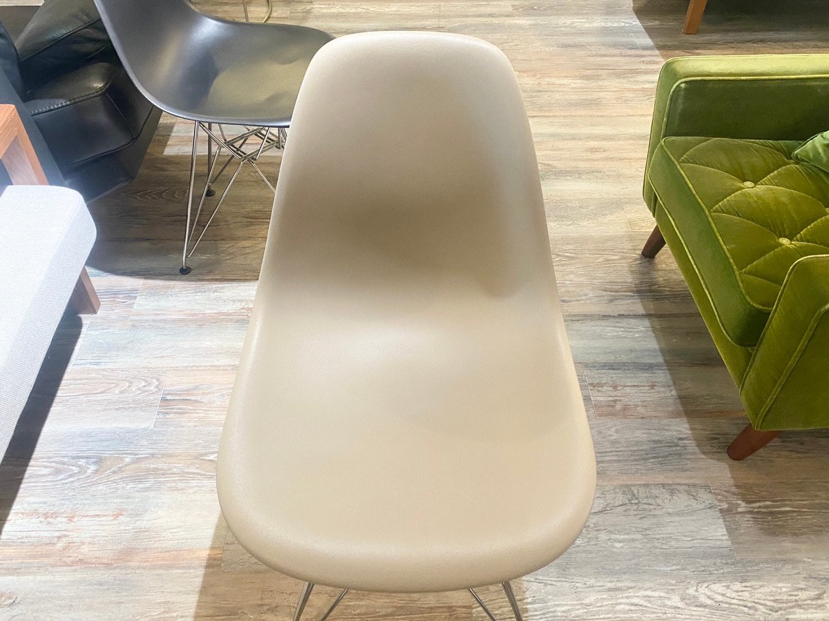 Y-03037 Herman Miller イームズプラスチックシェルサイドチェア グレー スツール ハーマンミラー ワイヤーベース 店舗引取歓迎_画像6