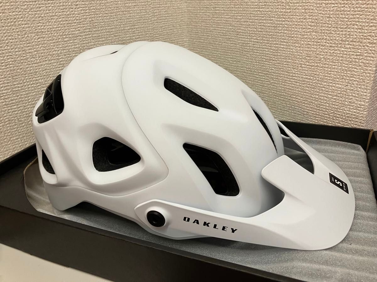 オークリー　Oakley DRT5 MIPS MTBヘルメット Sホワイト　サイクル　99479EU