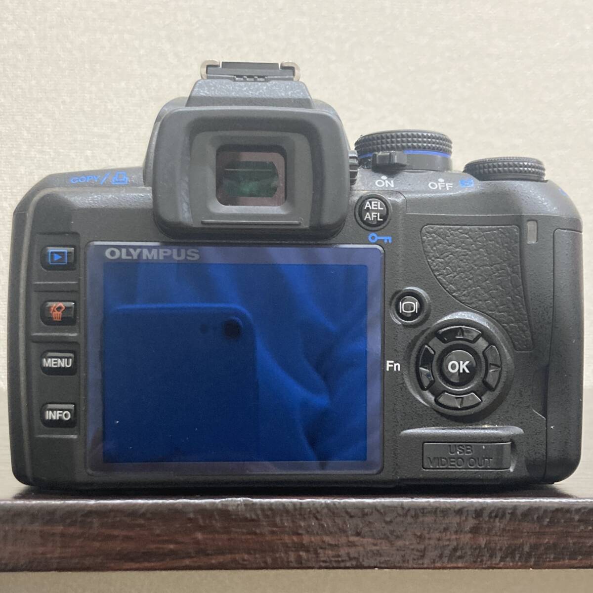 OLYMPUS E-420 オリンパス デジタル一眼レフカメラ ZUIKO DIGITAL 14-42㎜ 1:3.5-5.6 10.0メガピクセル 動作未確認 中古 ジャンクの画像3