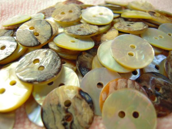 アコヤ貝（パールシェル）のボタン １５ｍｍ ２０個の画像3