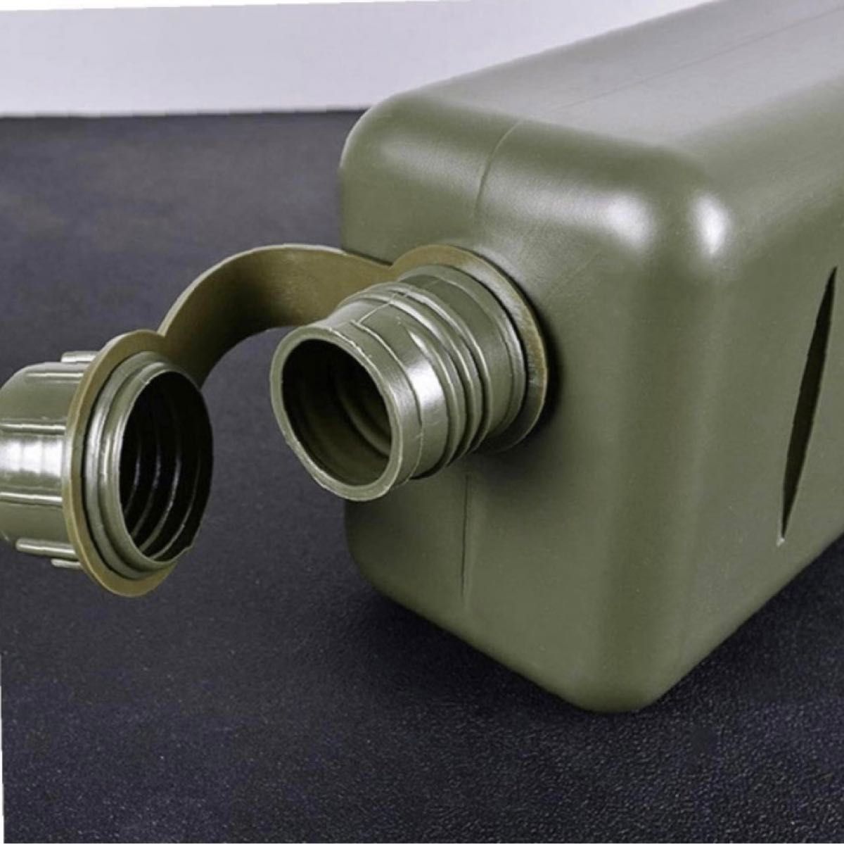 ミリタリーウォーターボトル US軍用ボトル ケトル 2L カモフラ 未使用品
