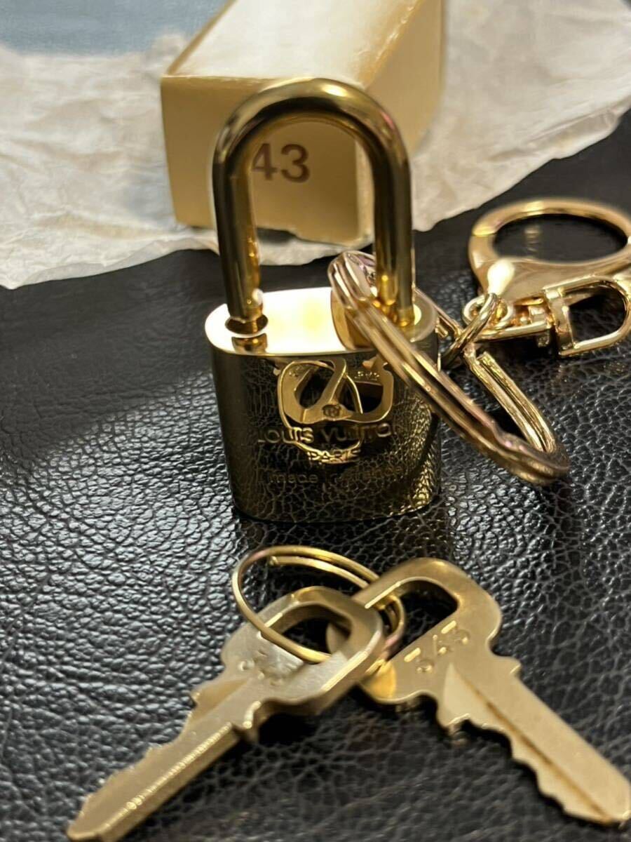 極美品 未使用保管品 ルイヴィトン LOUIS VUITTON パドロック カデナ 南京錠 鍵 343 鍵2本付 箱付 キーリング付 の画像4