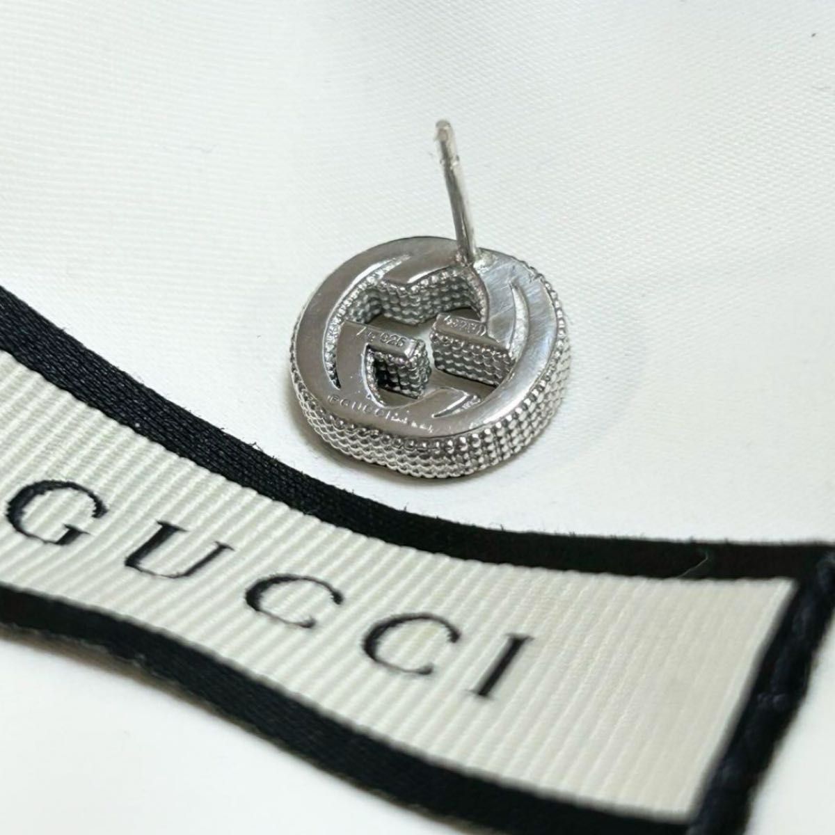 GUCCI グッチ　インターロッキング　ピアス 片耳　シルバー　ブランド　ロゴ　美品　ユニセックス