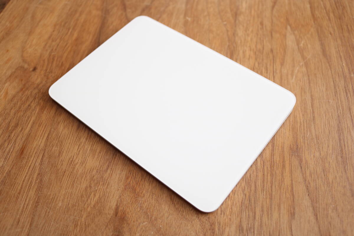 [程度良好/現行モデル] Apple Magic Trackpad 3（Multi-Touch対応）White Wireless Model A1535 MK2D3ZA/A トラックパッド 3 ホワイト_表面キレイ！