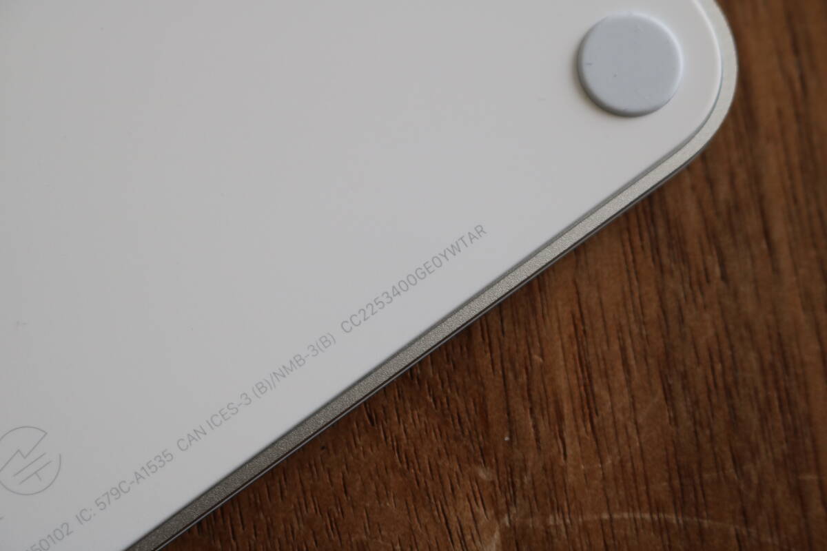 [程度良好/現行モデル] Apple Magic Trackpad 3（Multi-Touch対応）White Wireless Model A1535 MK2D3ZA/A トラックパッド 3 ホワイト_本体シリアルナンバー！