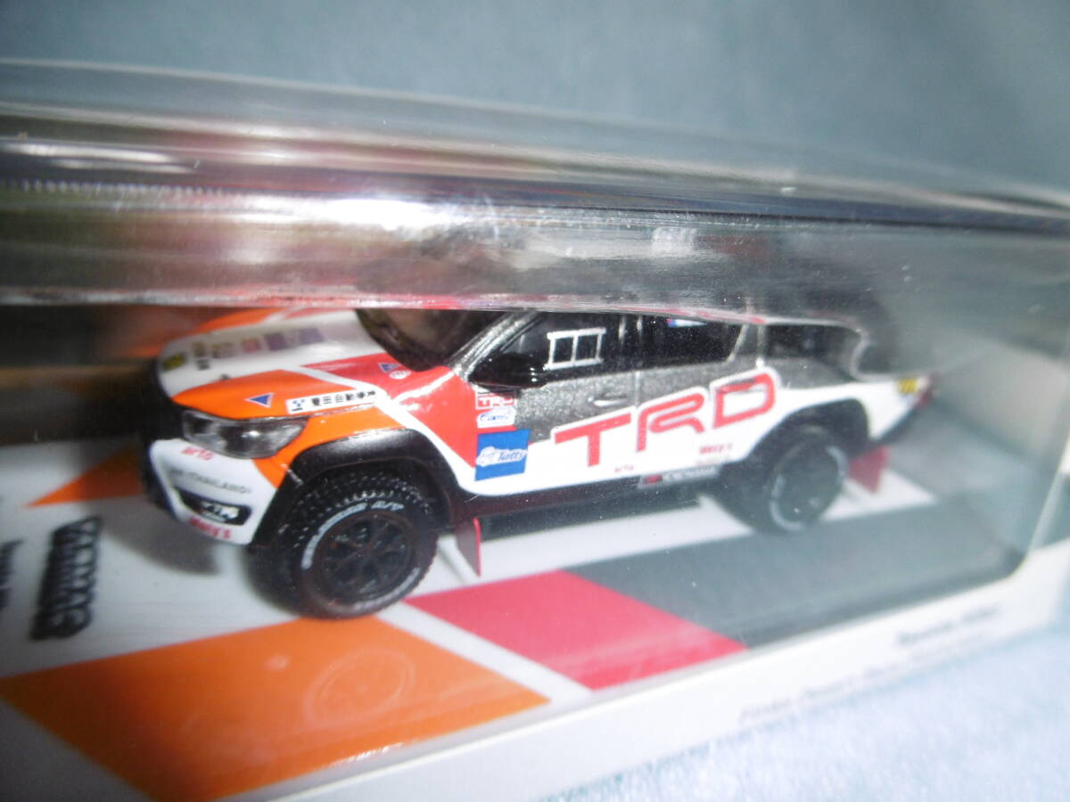 未開封新品 TARMAC WORKS 1/64 Toyota Hilux Finke Desert Race 2019 Liveryの画像3