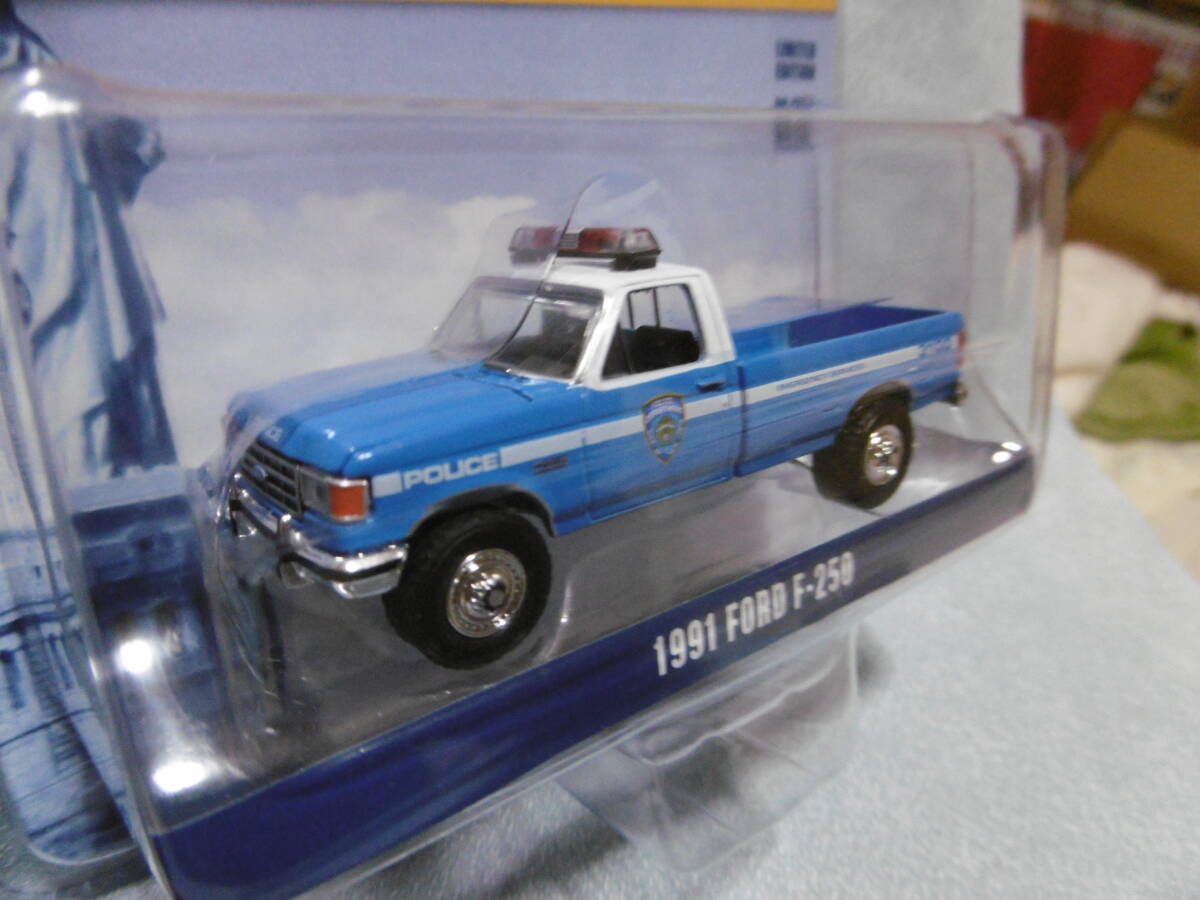 未開封未使用品 GREENLiGHT グリーンライト NYPD 1991 FORD F-250 & 2019 FORD F-350 2台組の画像6