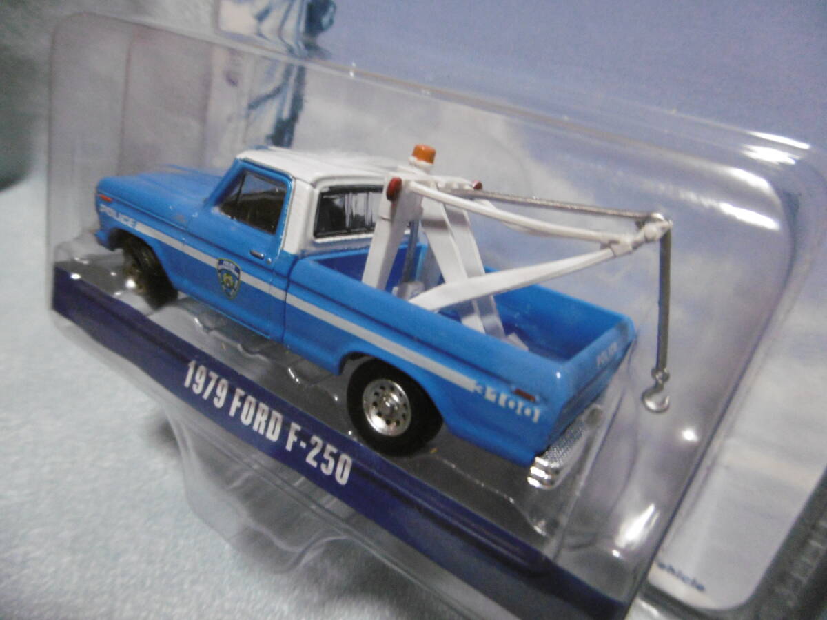 未開封未使用品 GREENLiGHT グリーンライト NYPD 1979 FORD F-250 & 1985 CHEVROLEET K-5 BLAZER 2台組の画像5