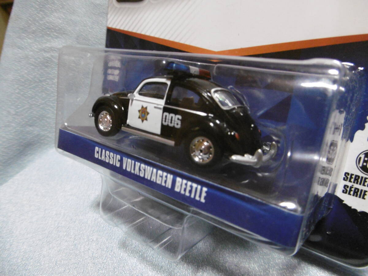 未開封未使用品 GREENLiGHT グリーンライト CLUB V-DUB CLASSIC VOLKSWAGEN BEETLE AIRPORT POLICE & 006 2台組の画像5