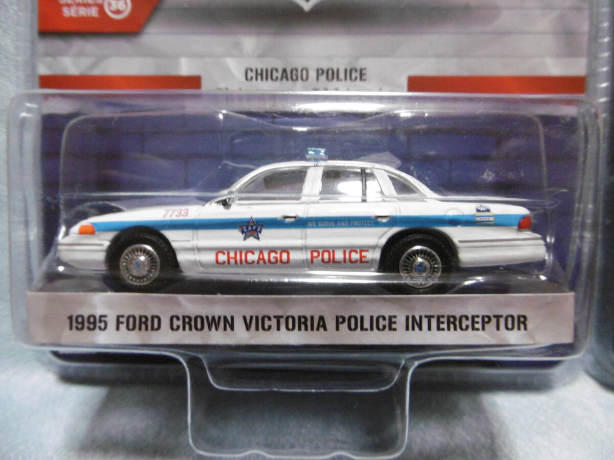 未開封未使用品 グリーンライト HOT PURSUIT 1995 FORD CROWN VICTORIA POLICE INTERCEPTOR & 2020 FORD POLICE INTERCEPER UTILITY 2台組_画像2