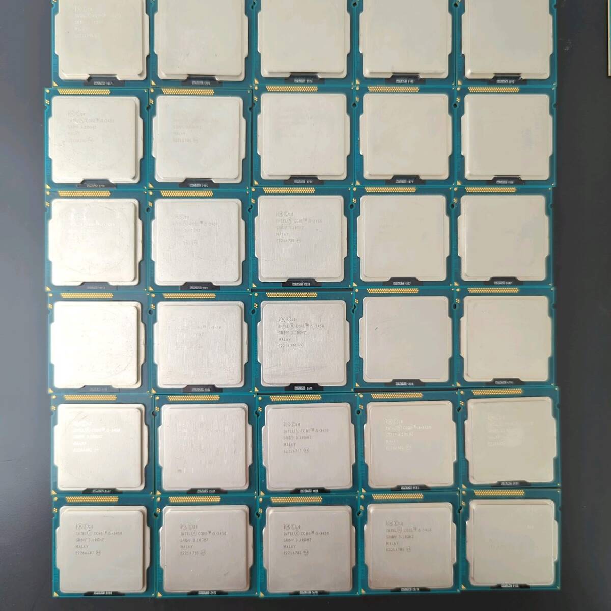 ジャンク 動作未確認 CPU 70枚 まとめ 大量 インテル INTEL CORE i5-3450×60/i5-4570×2/i5-3470×1 他 PCパーツ ジャンク 現状の画像2