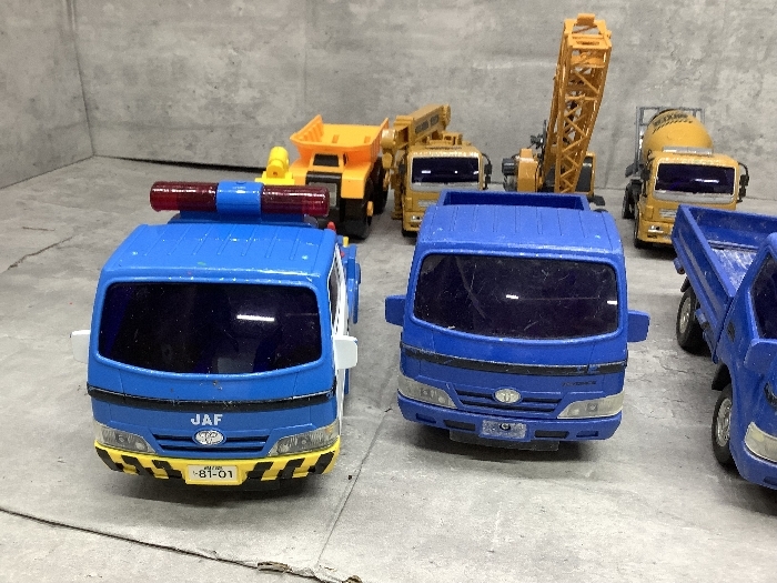 G3a maker construction vehicle car toy toy omo tea truck shovel car present condition goods 