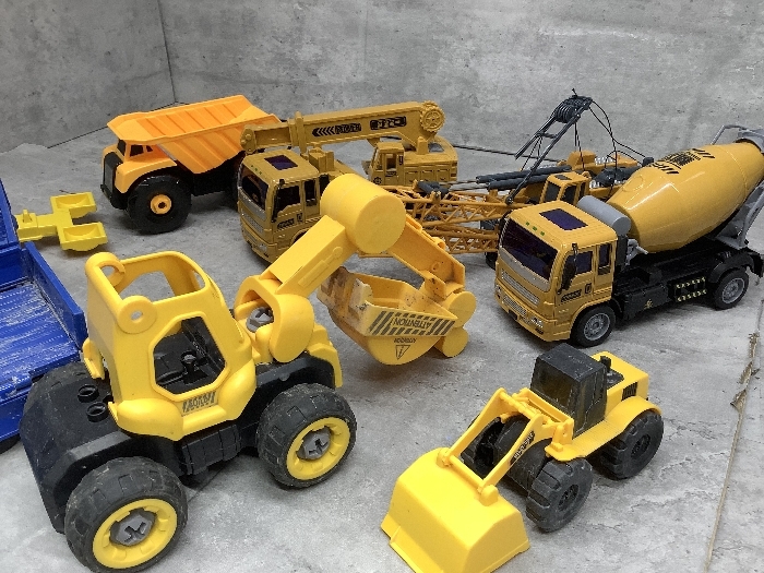 G3a maker construction vehicle car toy toy omo tea truck shovel car present condition goods 