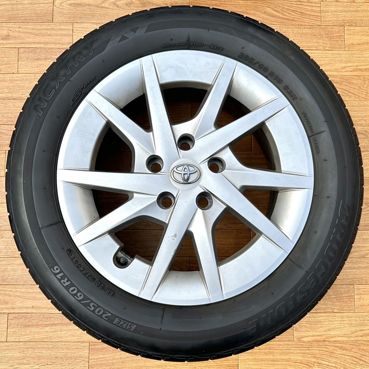 トヨタ プリウスα 純正 16インチ アルミホイール★ BRIDGESTONE 205/60R16 4本セット★ノア ヴォクシー エスクァイア SAI マークXジオ_画像5