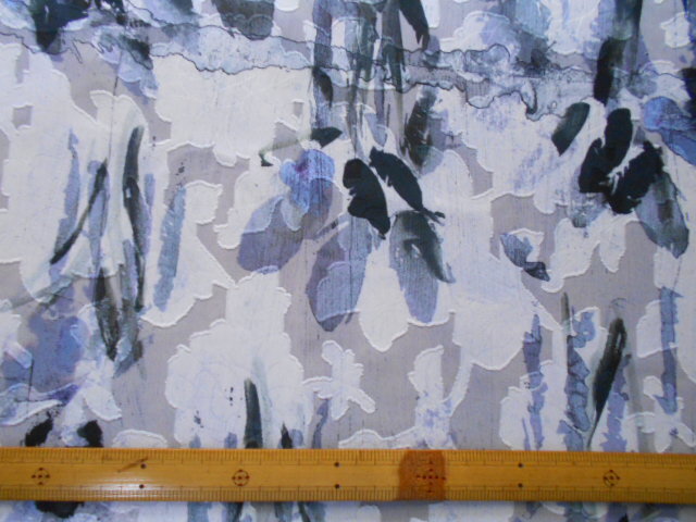 イタリア製処分【e-28】★ジャガードカットプリント白グレー145巾1.6mの画像3