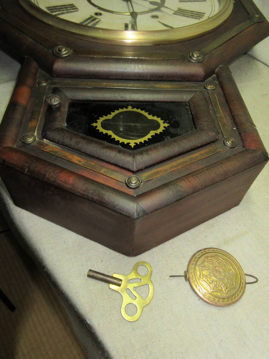 柱時計 12インチ紙文字盤 鋲打ち 8角 メーカー不明 アメリカ製 古時計 完動品の画像10