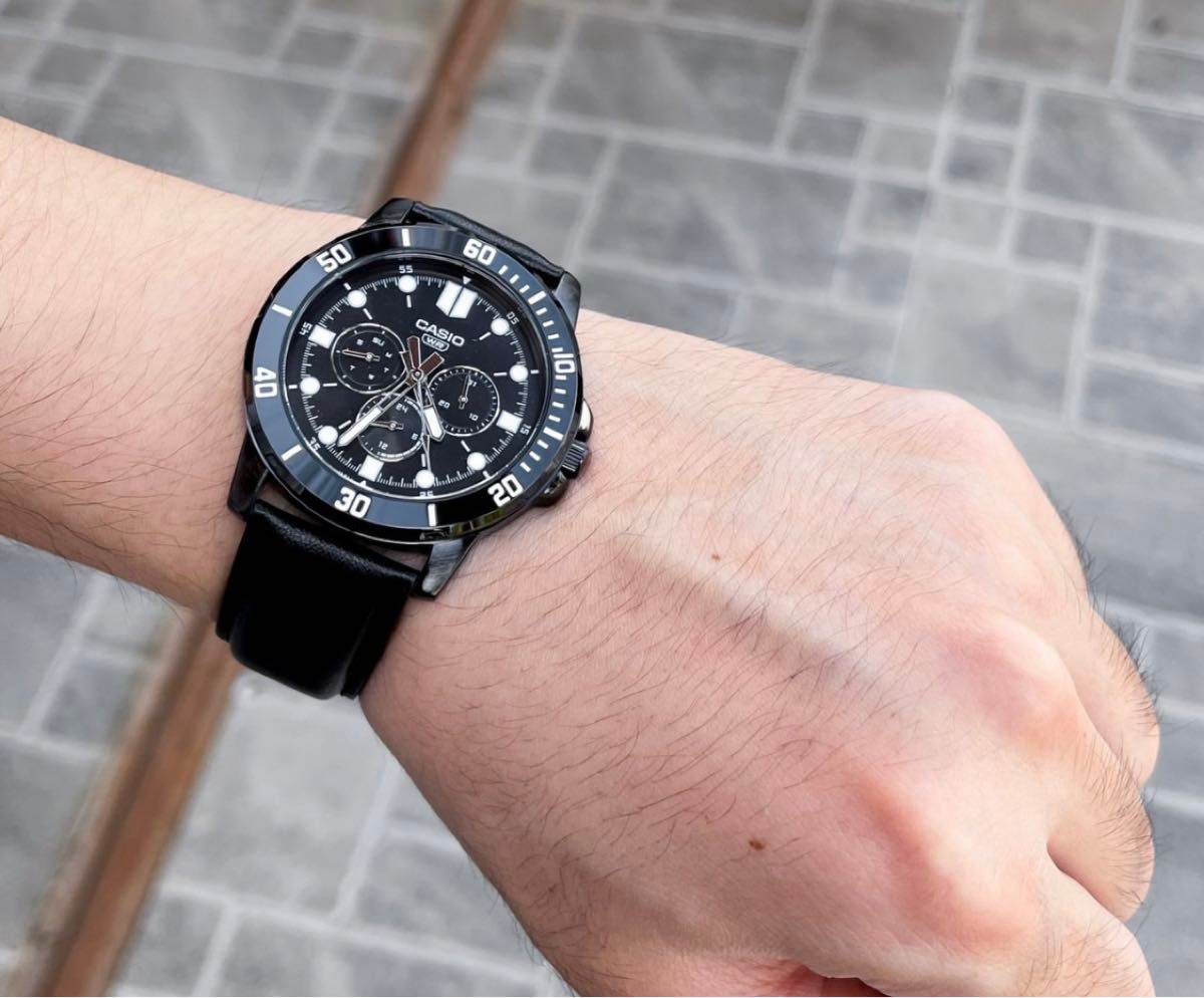 カシオ アナログ腕時計　  日本未発売　希少カラーモデル　新品　ブラックレザー
