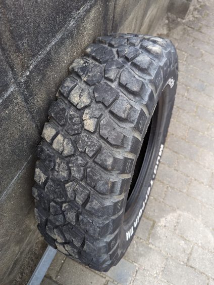 背面スペアに！！BF-Goodrich TA /MT 225/75R16 110/107Q 、１本のみ、中古！の画像2