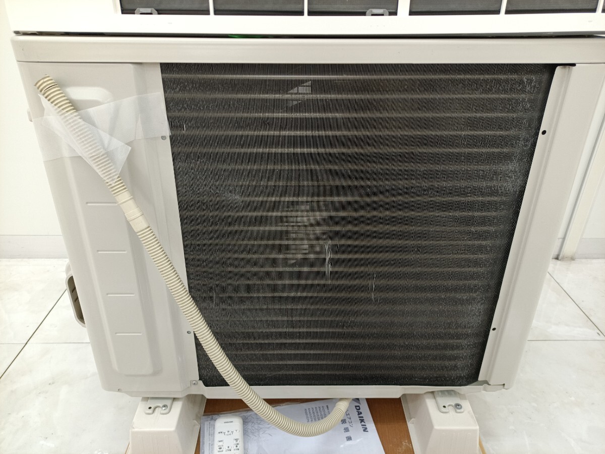 中古 直接引き取り可 DAIKIN ダイキン ルームエアコン AN22VESK-W 18年製 6畳 室外機 リモコン 冷暖房の画像4