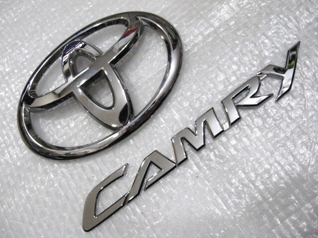 ★希少 カムリ トヨタ CAMRY ACV40? AVV50? ロゴ Tマーク 型式不明 シルバーエンブレム 2点 旧車 中古_画像2