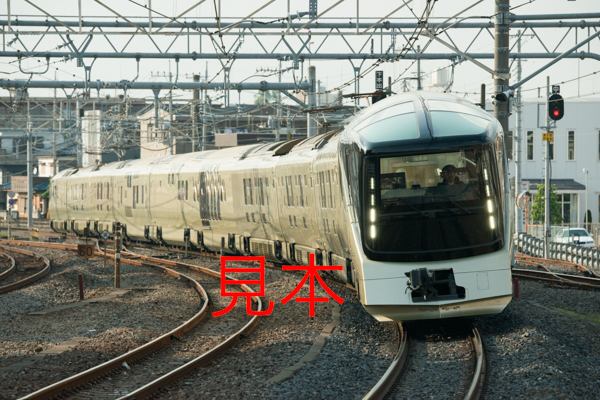 鉄道写真データ（JPEG）、00875102、E001系（四季島）、JR高崎線、宮原駅、2017.06.15、（7162×4780）_画像1