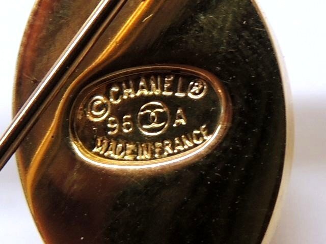  как новый Chanel брошь # 96A Gold цвет здесь Mark Turn блокировка узор женский Vintage CHANEL *5F6DS