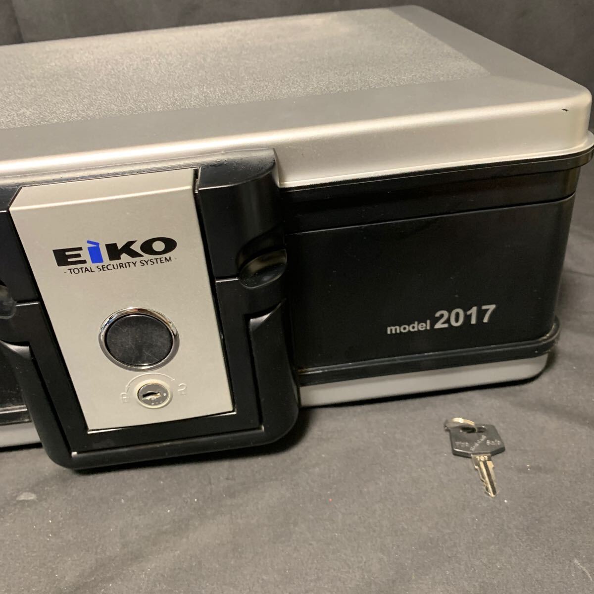 EIKO PROTECTOR model 2017 エーコー 耐火 防水 金庫 貴重品 ボックス セキュリティ 防犯 防水プロテクターバッグ シリンダー式 鍵付きの画像3