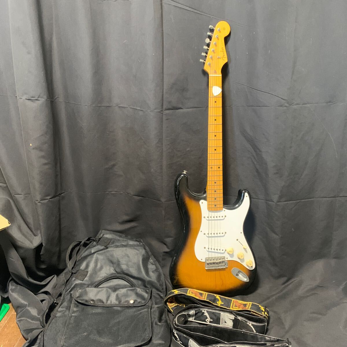 Fender STRATOCASTER フェンダー ストラトキャスター Japan エレキギター ソフトケース ギターベルト 付き ブラウン 系 音楽 楽器 弦楽器 の画像1