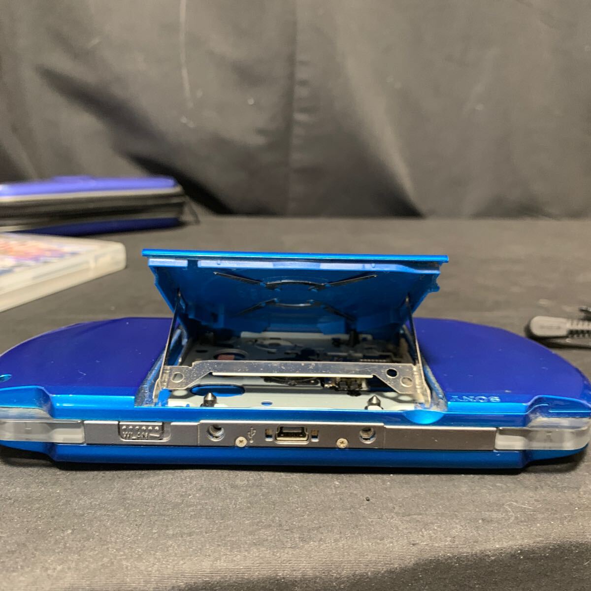 SONY PSP PSP-3000 ブルー ソニー プレイステーションポータブル 本体 充電器 ソフト3本 付き 動作確認済み バッテリー膨張 ガンダム 他の画像6