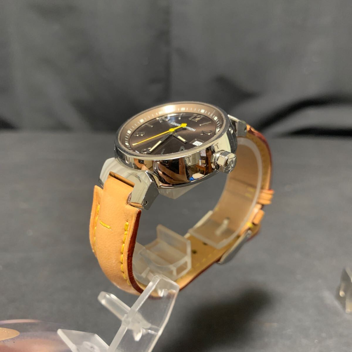美品 LOUIS VUITTON ルイヴィトン タンブール Q1311 腕時計 稼働品 電池交換済み ラウンド ブラウン レザーベルト クォーツ ウォッチの画像5