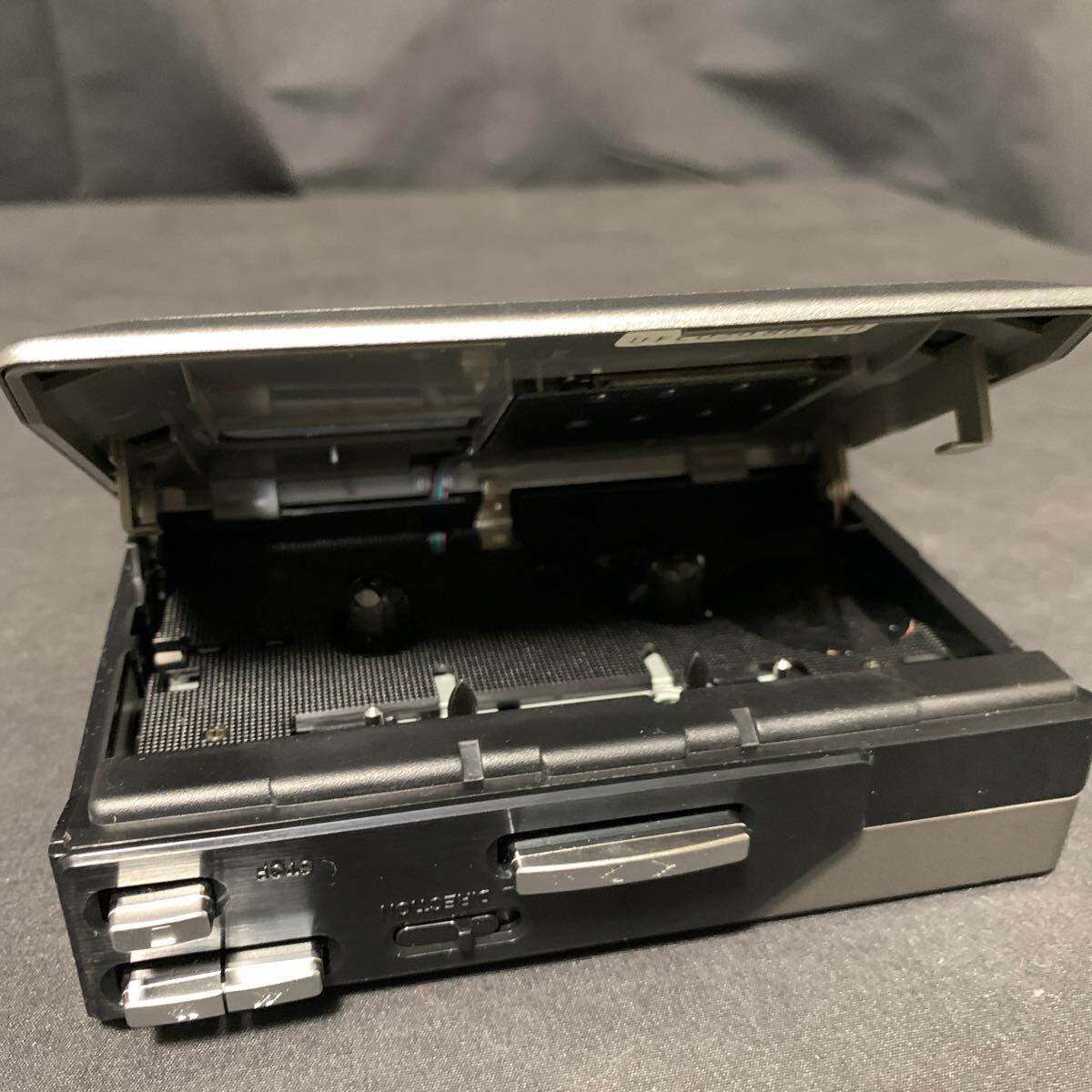 AIWA アイワ ステレオカセットプレーヤー SuperBass HS-G30 箱 説明書 付き 通電確認済み ポータブルカセットプレイヤー の画像7