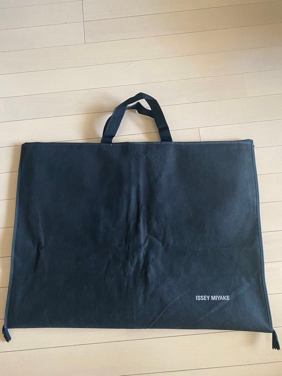 非売品★ISSEY MIYAKE★ガーメントケース★ブラック★スーツジャケットコートカバー衣装入れGUCCIPRADA