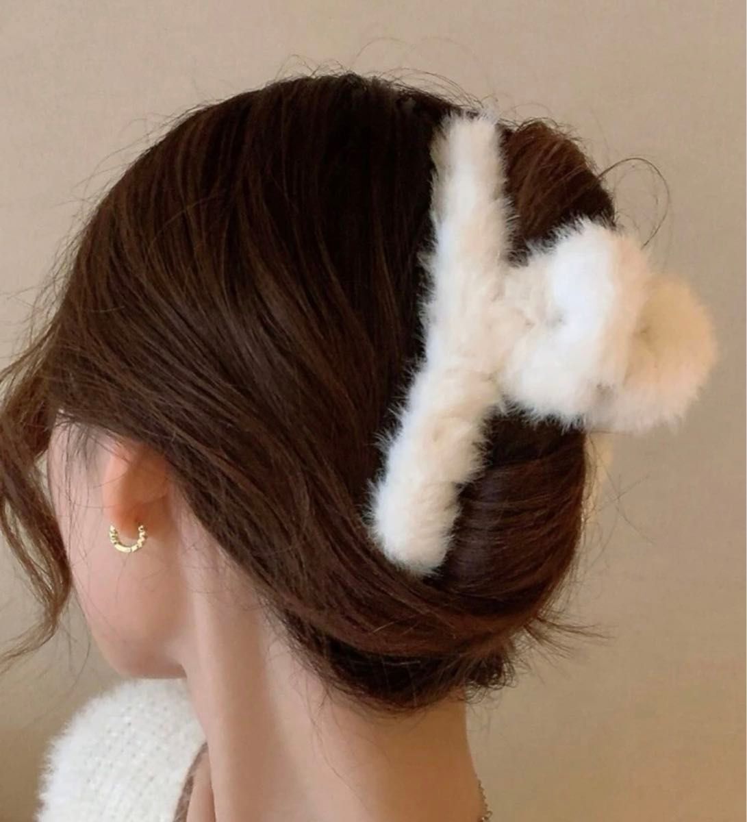 ヘアツメ　ヘアアクセ　ふわふわ　もこもこ　アクセサリー　ファッション　ファー　冬 韓国 ヘアピン ヘアアクセサリー 髪飾り