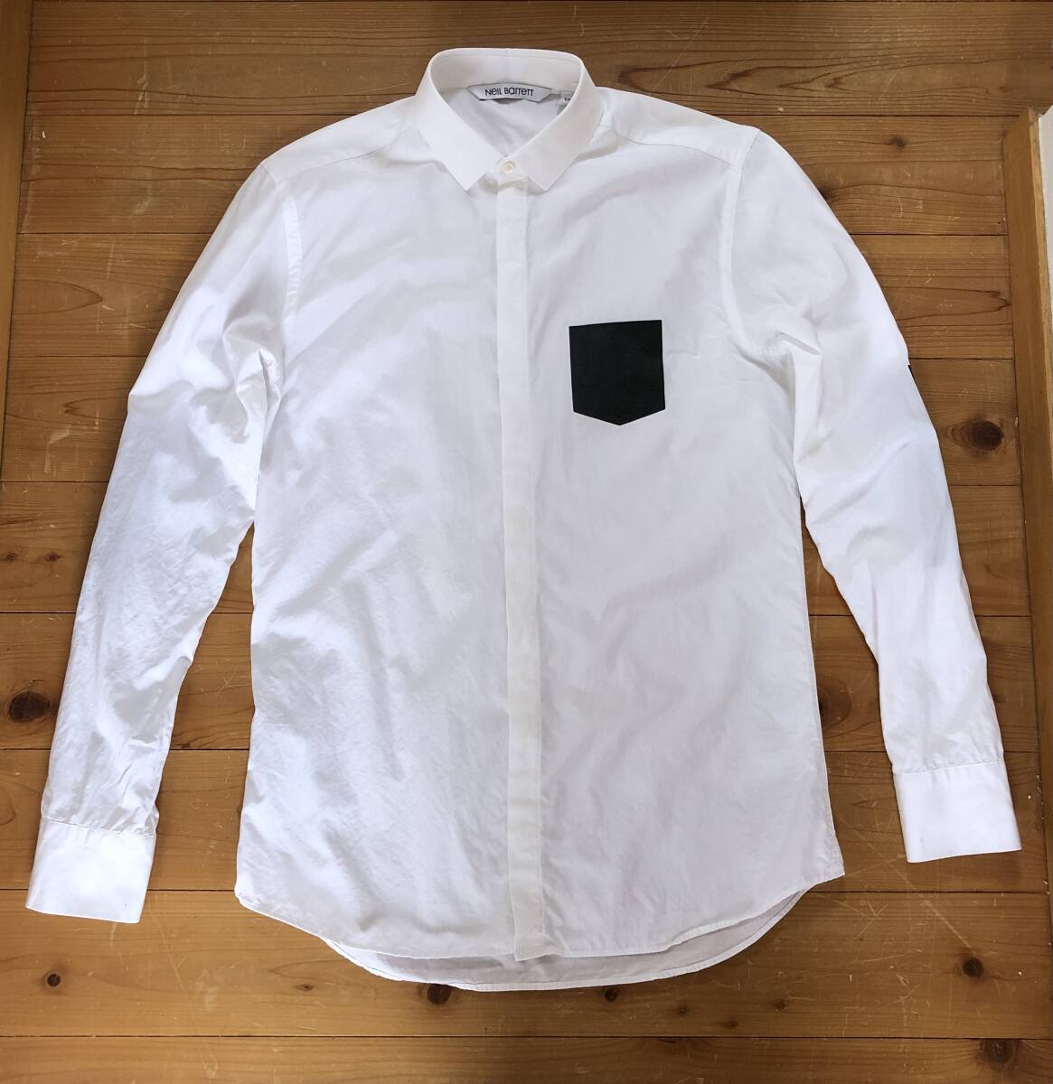 ★NEIL BARRETT/ニールバレット メンズホワイトシャツ 長袖 白:デザインプリントの画像1