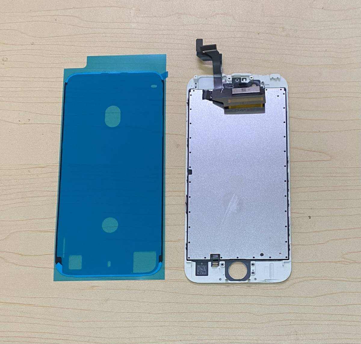 中古純正品 iPhone 6s フロントパネル  タッチ スライド 操作出来ました、カラー白、防水シール付き 、ジャンクの画像2