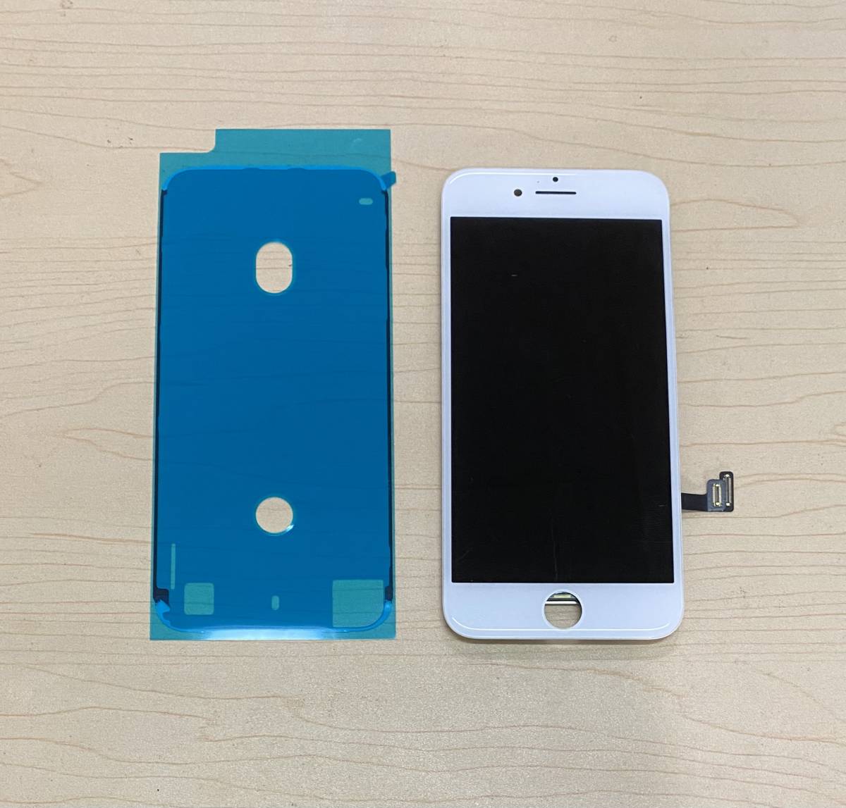 中古純正品 iPhone8、iPhone SE2 ( 2020 ) フロントパネル  タッチ スライド 操作出来ました、カラー白、防水シール付き 、ジャンクの画像2