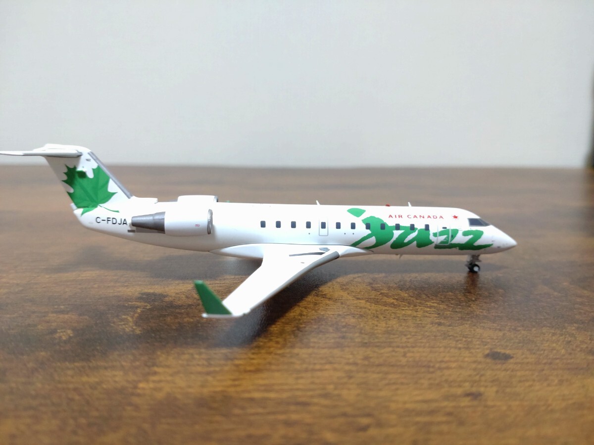 CRJ-200ER　エア・カナダ・エクスプレス Jazz 1/200_画像3