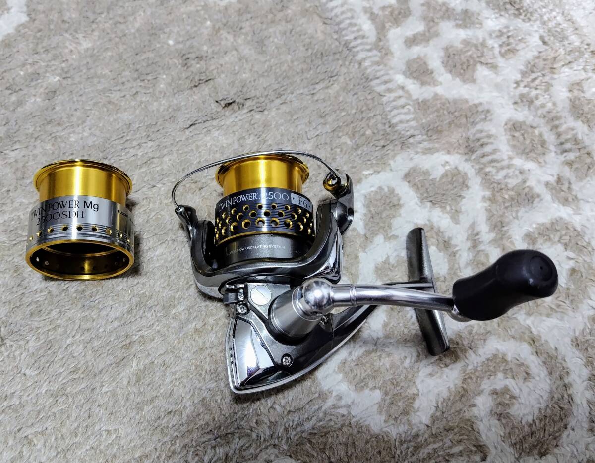 シマノ SHIMANO 05ツインパワー2000 YUMEYA 2500F6スプール＋スペア付きの画像1