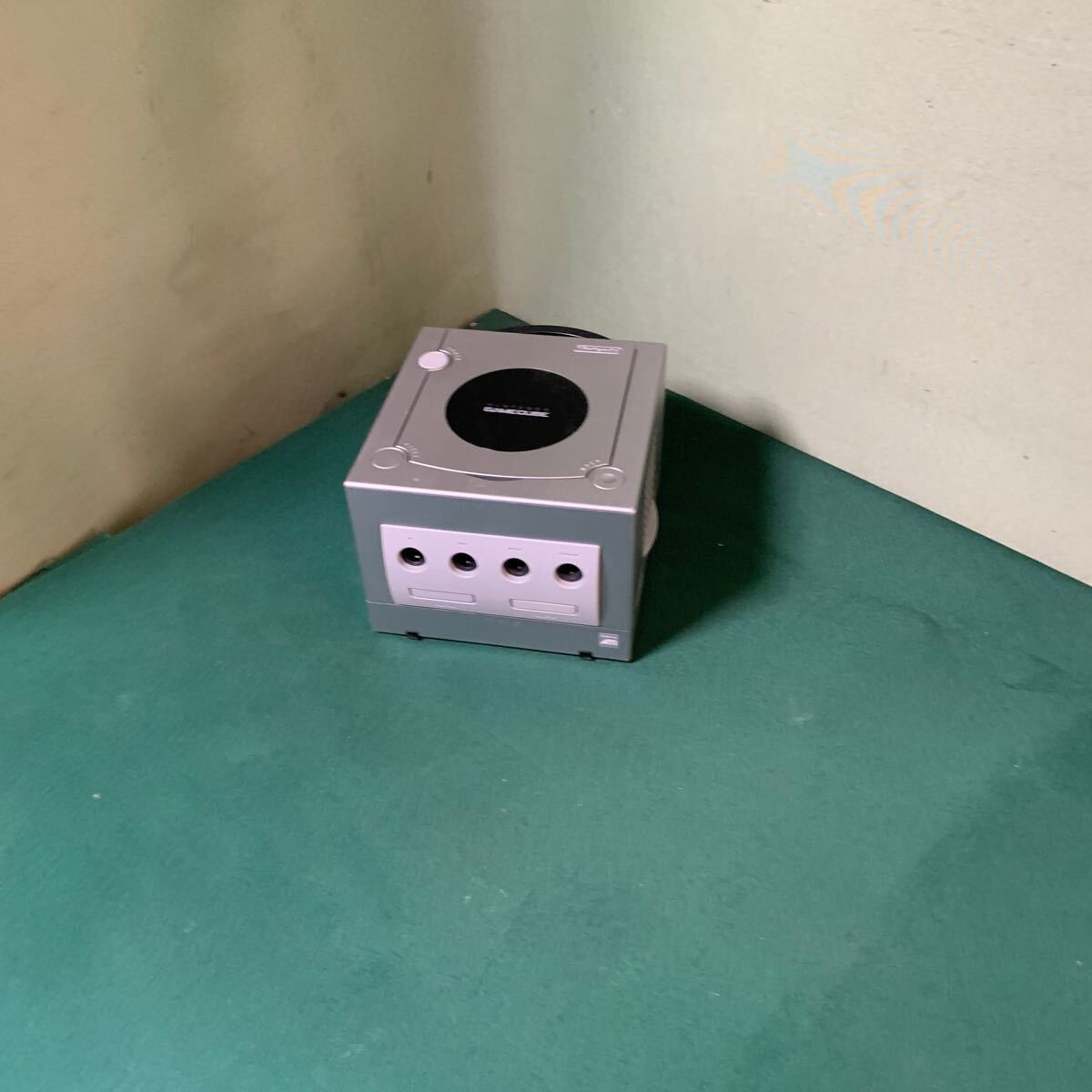 ゲームキューブ Nintendo DOL-001 中古　外美品 本体のみジャンクで出品_画像1