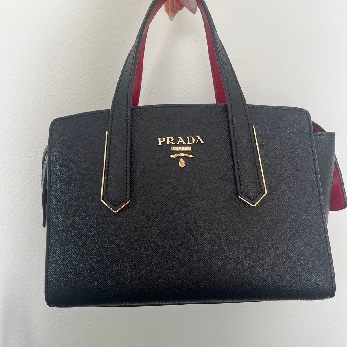 ハンドバッグ　PRADA