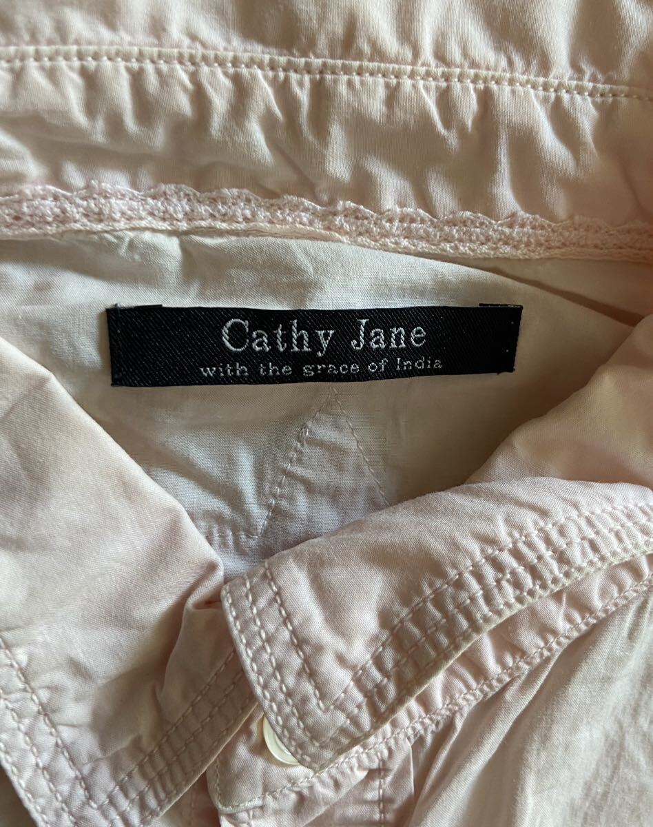 【送料無料】中古 Cathy Jane キャシージェーン 長袖シャツ Yシャツ 羊革 星型ワッペン ピンク サイズ2_画像2