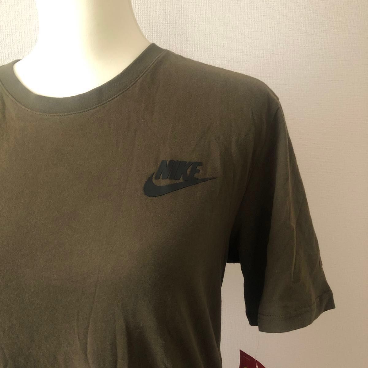 ナイキ【新品タグ付きロング丈Tシャツ  Nike Commuter カーブヘムTシャツ ミリタリーグリーン メンズ S