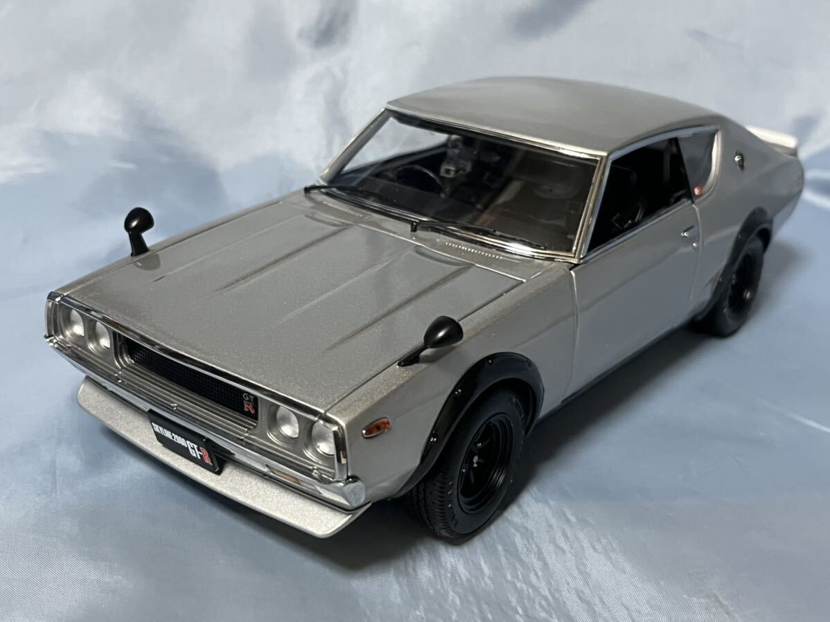 京商製　　ニッサン　スカイライン　2000 GT-R (KPGC110) ケンメリ　　　シルバー　　1/18_画像2