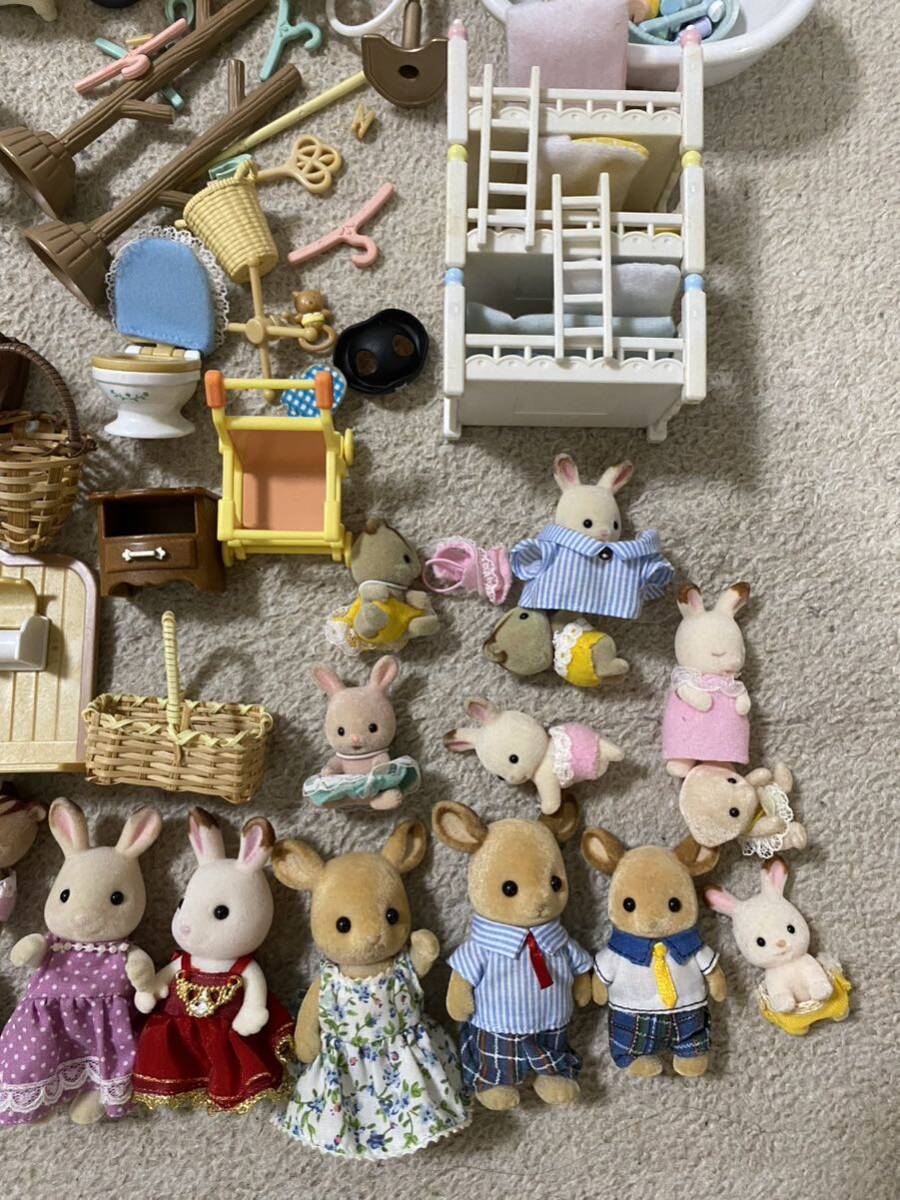 シルバニアファミリー 家具 人形 ウサギ ベッド 小物 テーブル エポック社 まとめて おもちゃ キッズ 子どもの画像2