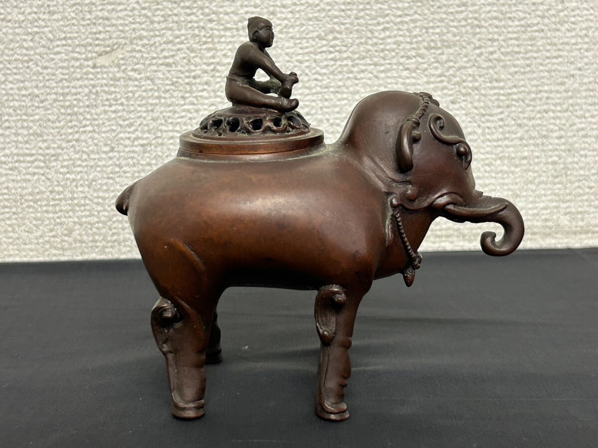 時代物 A3 金工 元晴 作 在銘 人物騎象香炉 香道具 高さ約12㎝ 約890g 金属工芸品 骨董品 現状品の画像3