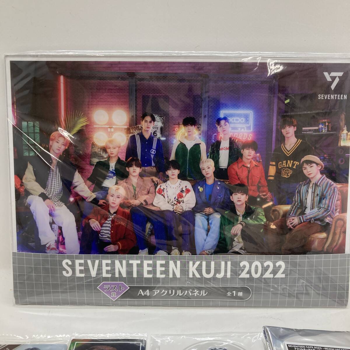 【１円～】SEVENTEEN セブンティーン くじ2022 まとめ売り ラバーストラップ 缶バッジ トレカ アクスタ アクリルパネル グッズ【中古品】_画像2