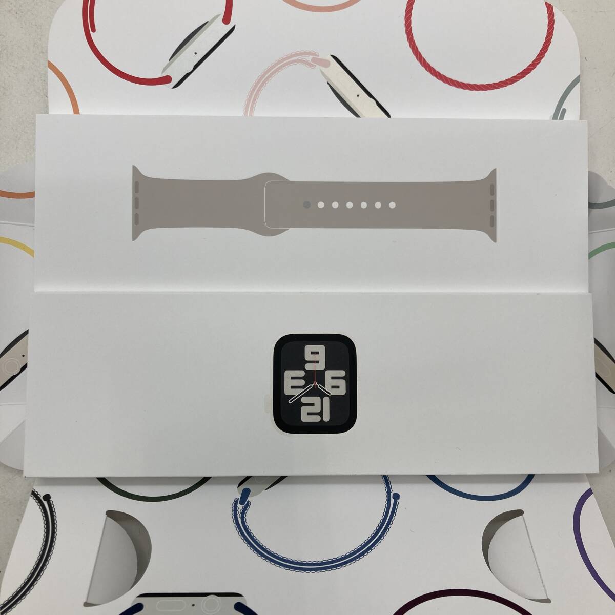 【1円～】Apple Watch SE 第2世代 GPSモデル 40mm MR9U3J/A [スターライトスポーツバンド S/M] A2722 アップルウォッチ【中古品】の画像3