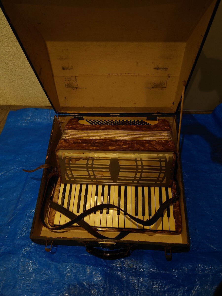 sr1234 117 アコーディオン ケース付 楽器 鍵盤楽器 音楽 現状品 中古の画像1