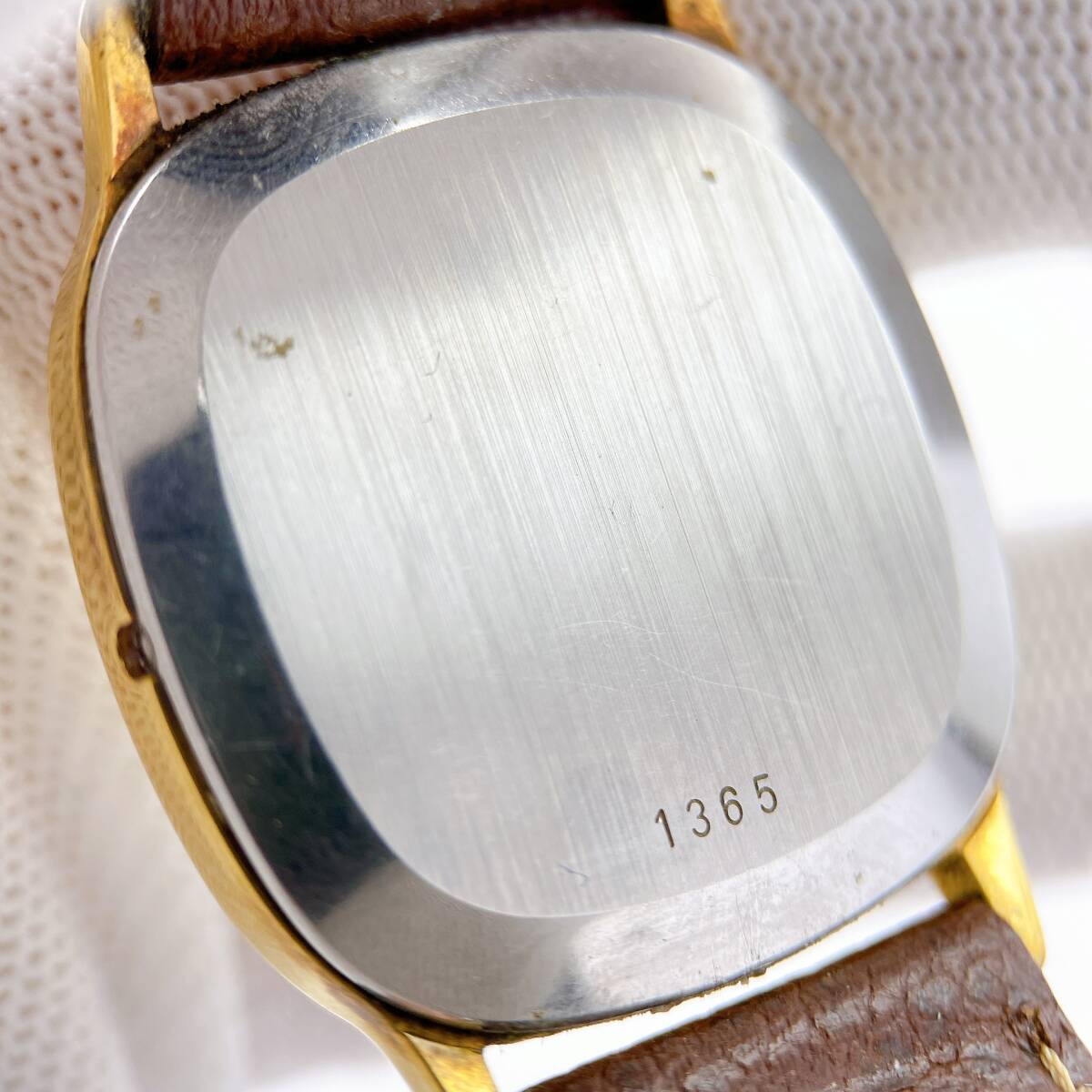 オメガ OMEGA デビル DEVILLE メンズ 腕時計 クオーツ QZ ゴールド プッシュリューズ 1365 ローマン ヴィンテージ 電池切れ ジャンクの画像7